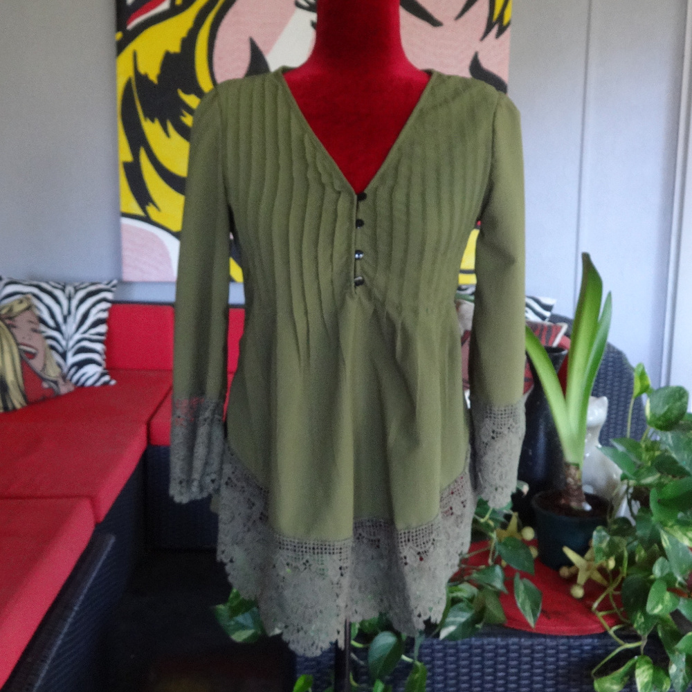 Flowy Green Shirt/Tunic w/Lace Hem, Cuffs!